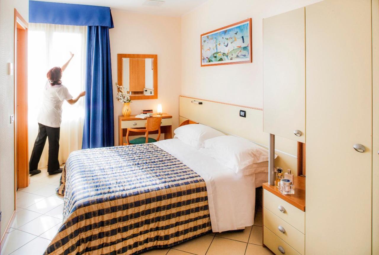 Hotel Candido دْيانو مارينا المظهر الخارجي الصورة